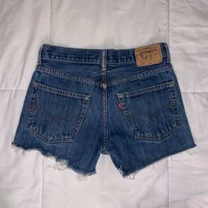 Levi’s 550 Cut-Off Denim Shorts